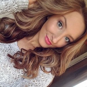 Meet your Posher, Larissa